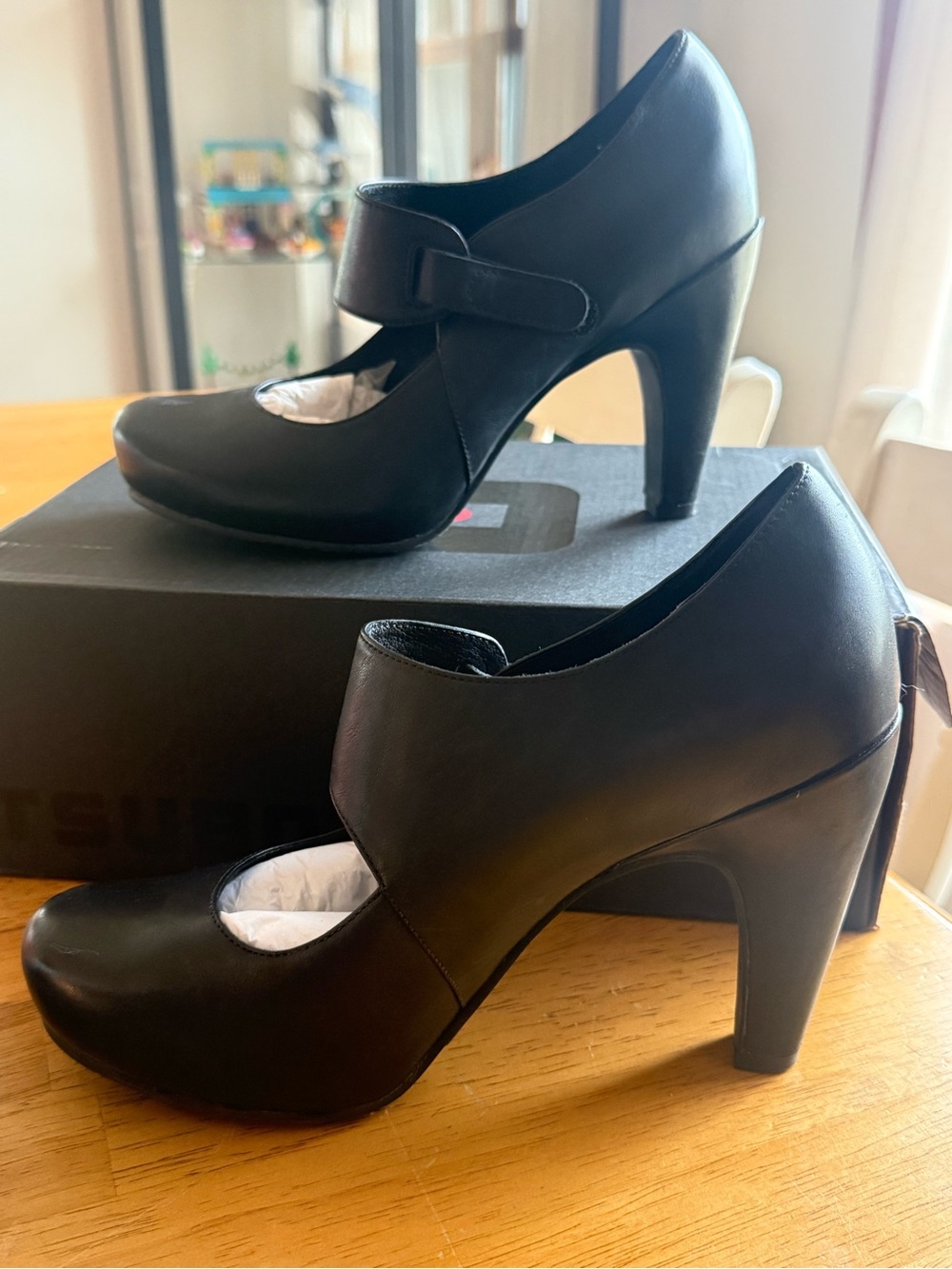 Tsubo Black Leather Mary Jane Heel Pumps
